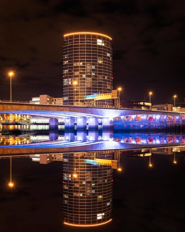 Exterior - Dream Apartments - The Obel Building (Belfast)