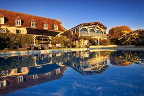 Exterior - Hôtel Bien-Etre Aux Cyprès de Marquay (Marquay)