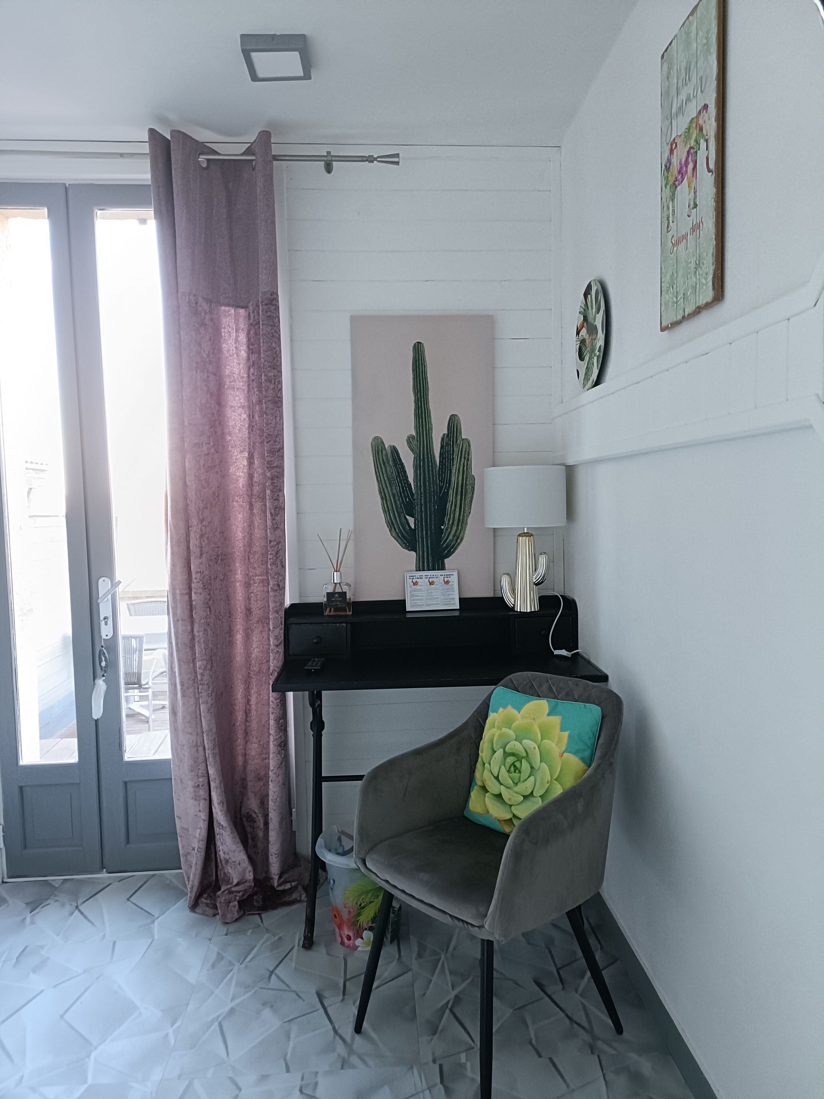 chambre triple confort terrasse climatisée | 1 bedroom, premium bedding, individually decorated