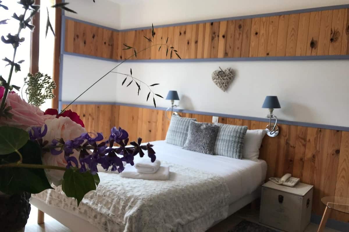 chambre triple confort terrasse climatisée | 1 bedroom, premium bedding, individually decorated