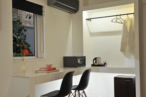 Economy Room, 1 Bedroom, Non Smoking | Egyptian cotton sheets, premium bedding, minibar, desk