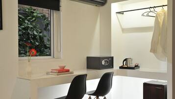 Economy Room, 1 Bedroom, Non Smoking | Egyptian cotton sheets, premium bedding, minibar, desk