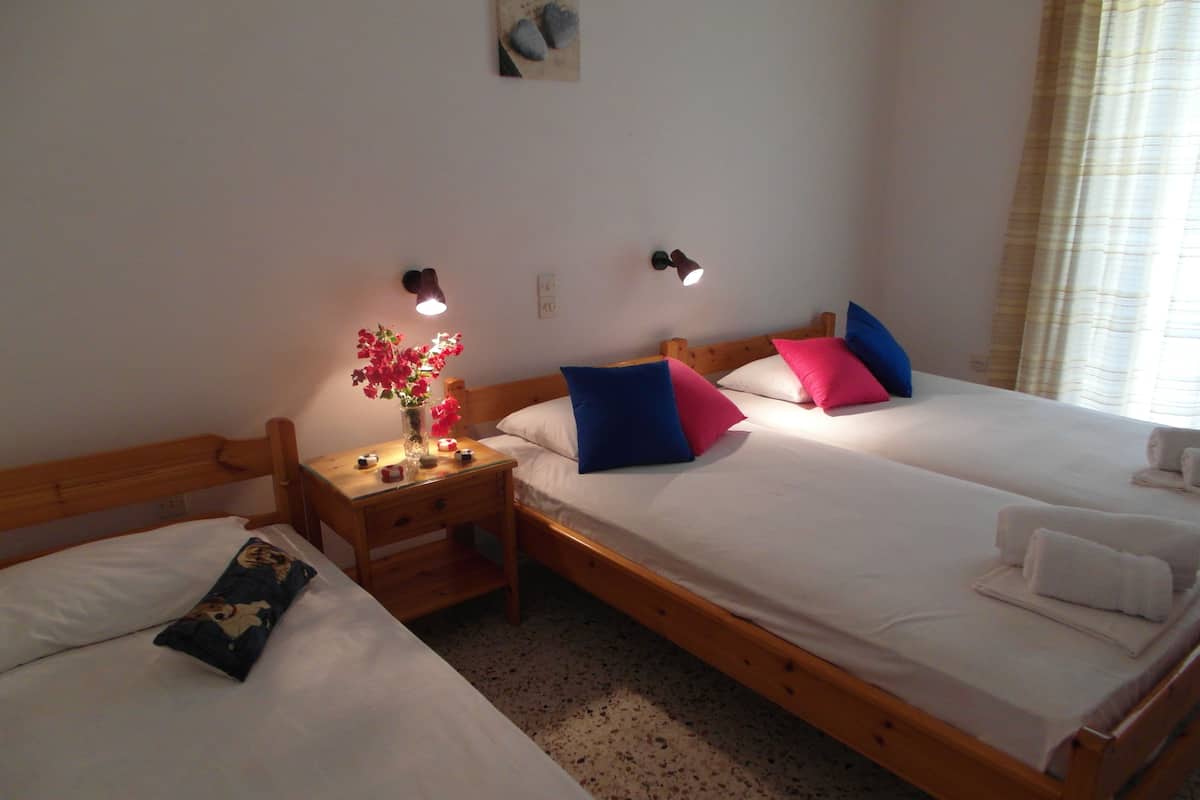 economy apartment, 1 bedroom | in-room safe, desk, soundproofing, free wifi