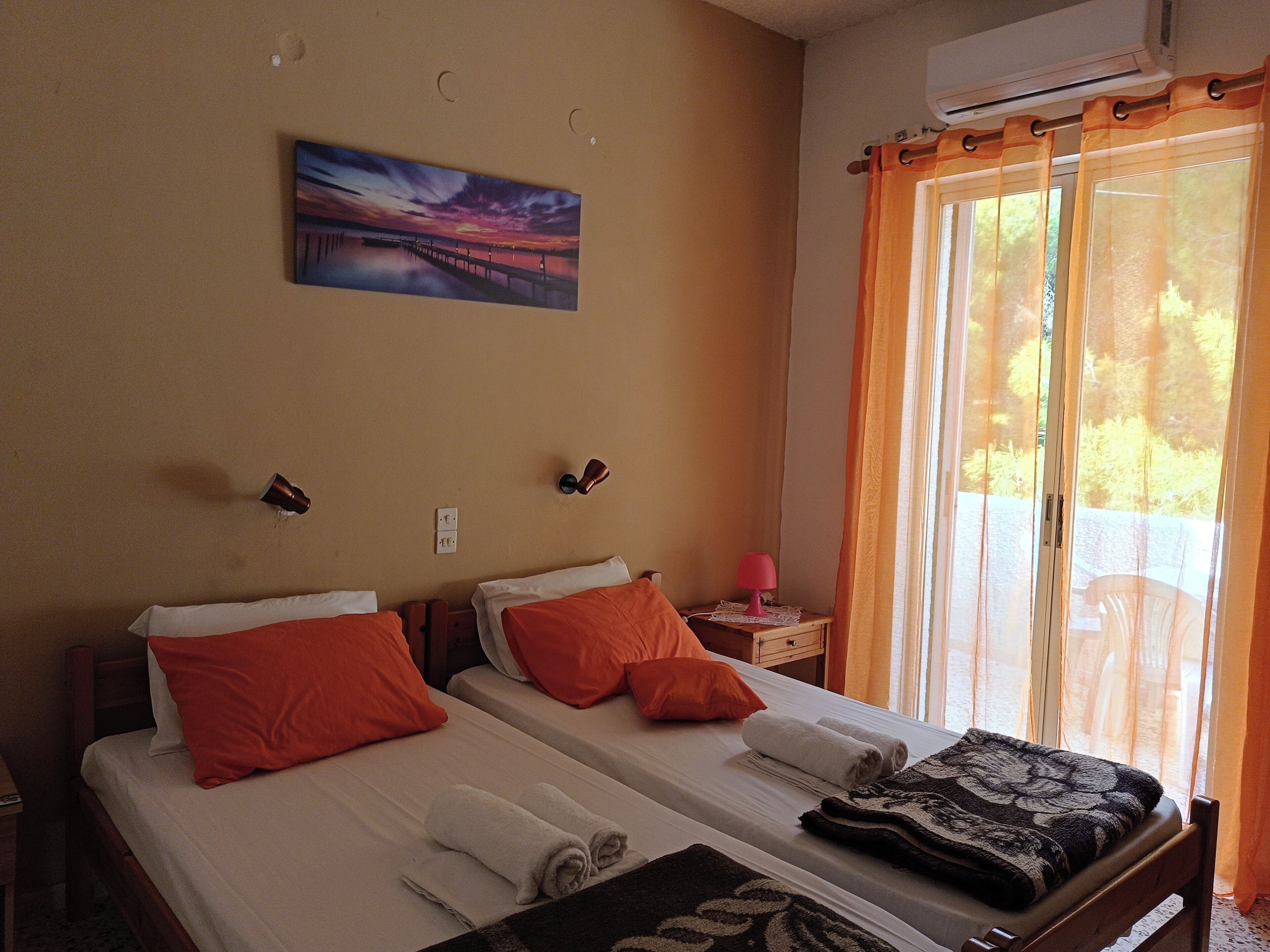 Caja de seguridad en la habitación y escritorio 