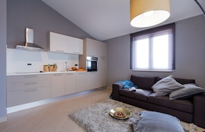 Appartement Confort, 2 chambres, terrasse | Coin séjour | Télévision à écran plat
