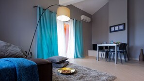 Comfort-Apartment, 2 Schlafzimmer, Terrasse | Wohnbereich