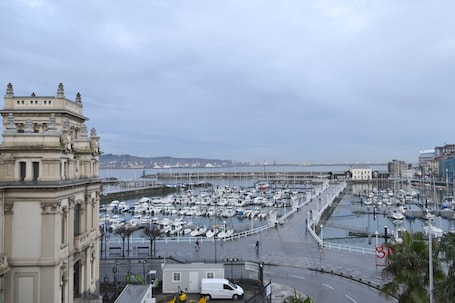 ๋๋ธ๋ฃธ, ๋ฐ๋ค ์ ๋ง | ํด๋ณ/๋ฐ๋ค ์ ๋ง