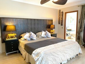 Luxe villa, 5 slaapkamers, privézwembad | 5 slaapkamers, luxe beddengoed, donsdekens, Tempur Pedic-bedden