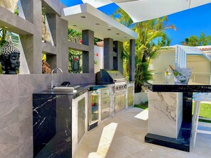 2 bars/lounges, 8 beach bars, poolside bar