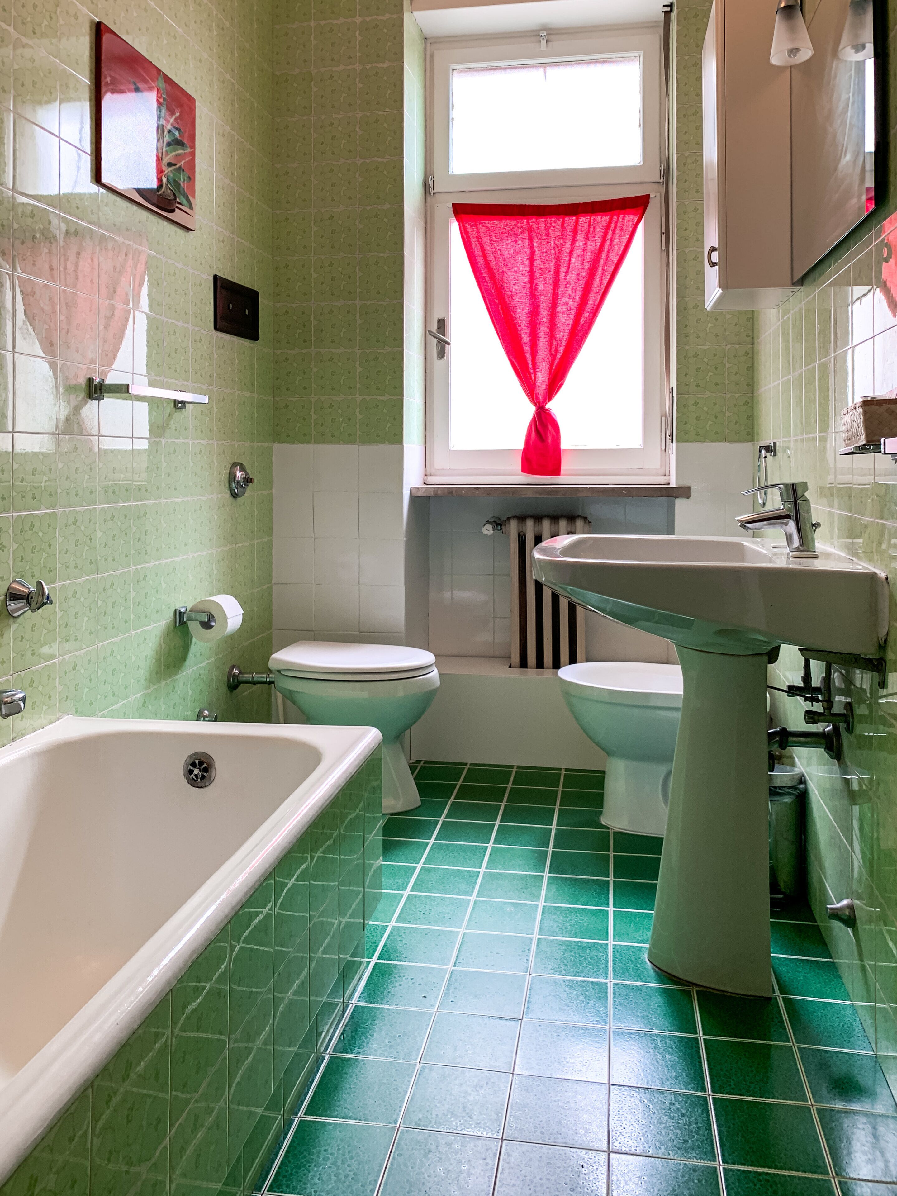 Triple Room | Bathroom | Deep-soaking bathtub, free toiletries, hair dryer, towels
