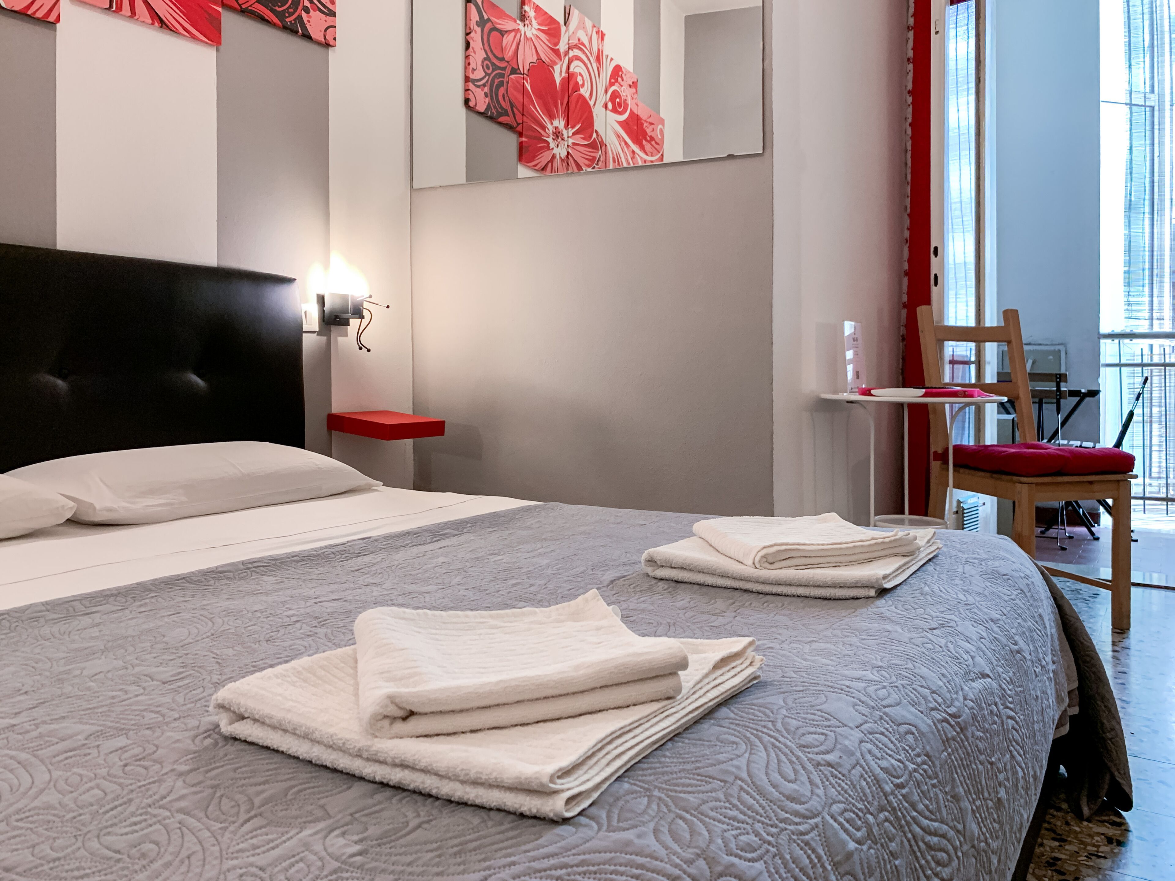 Economy-Doppelzimmer | Daunenbettdecken, Bügeleisen/Bügelbrett, kostenloses WLAN, Bettwäsche