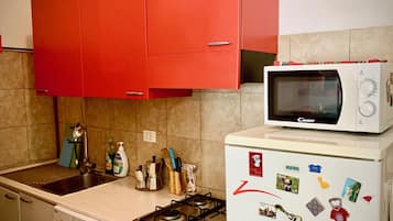 Refrigerador, microondas, tostadora y horno tostador
