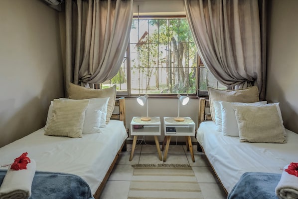 Casa Deluxe, 3 habitaciones, vistas al jardín, junto a la piscina | 3 dormitorios, ropa de cama de alta calidad, colchones viscoelásticos