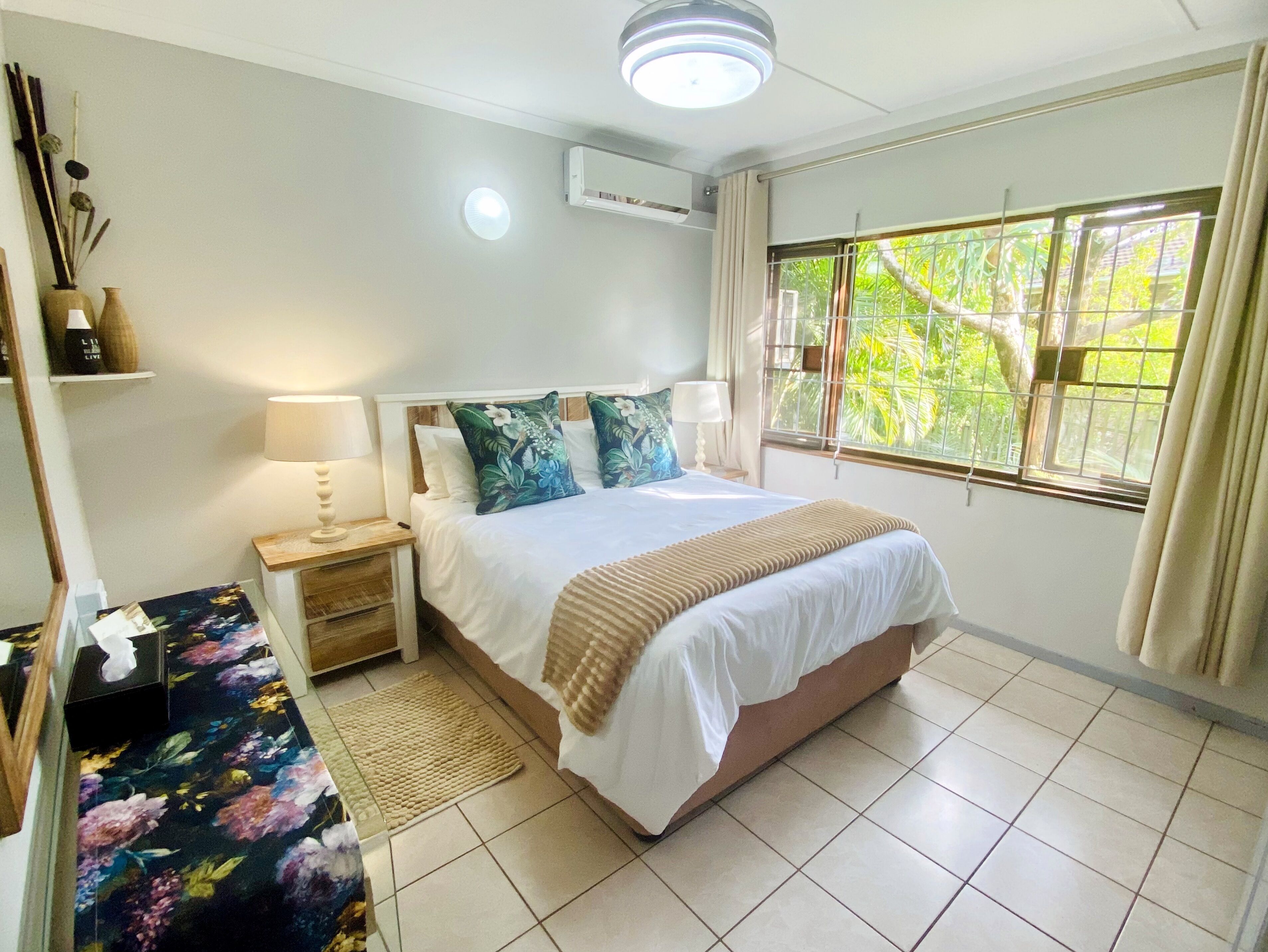 Rumah Deluks, 3 kamar tidur, pemandangan kebun, di pinggir kolam renang | 3 kamar tidur, seprai premium, selimut bulu angsa, dan busa memori