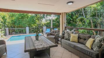 Deluxe-Haus, 3 Schlafzimmer, Gartenblick, Poolseite | Terrasse/Patio