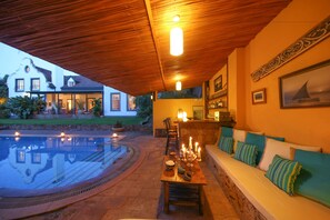 Poolside bar