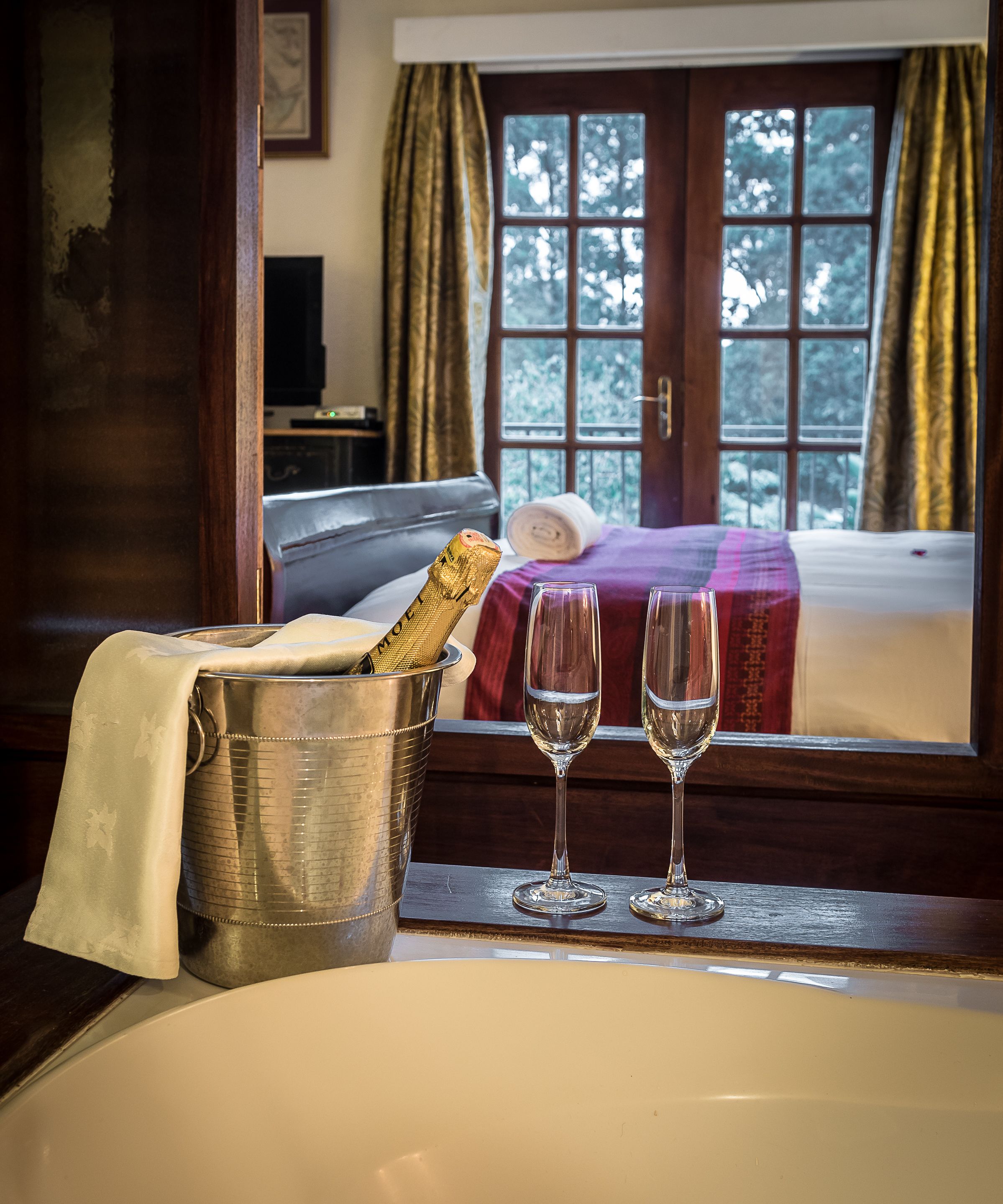 Junior Suite | Premium bedding, in-room safe, desk, laptop workspace