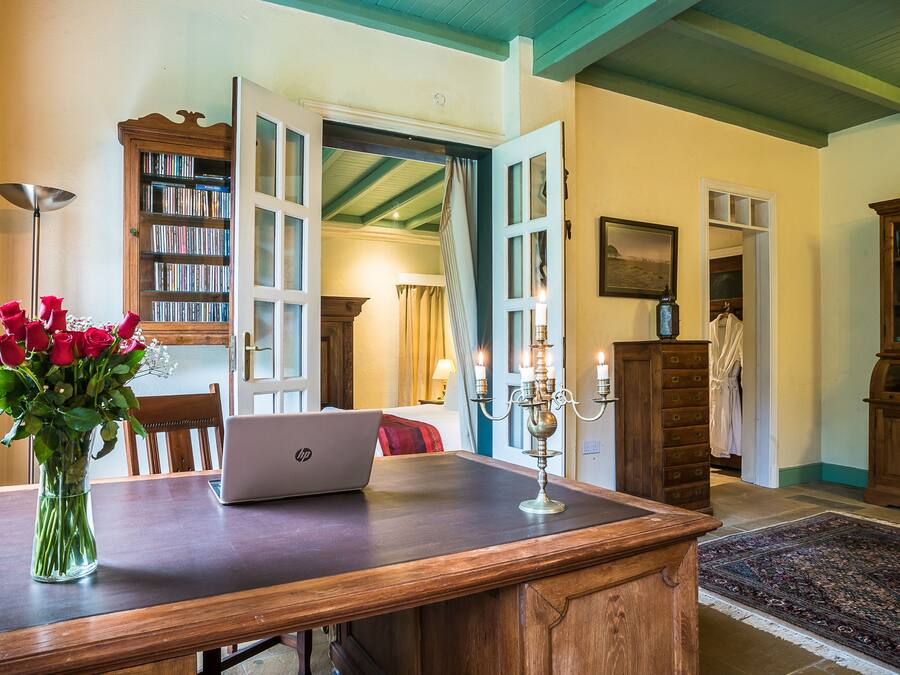 Business-Doppelzimmer, 1 King-Bett | Essbereich im Zimmer