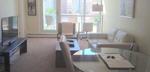 1 Bedroom Comfort condo: 325 3 ST DE, Calgary T2G 5R1 | 1 bedroom, desk, iron/ironing board, rollaway beds - Newtel Suites (Calgary)