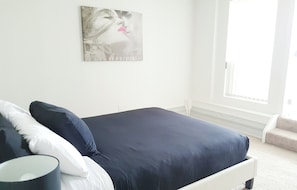 2 Bedroom Penthouse: 1033 15 AVE SW, Calgary T2R 0S5 