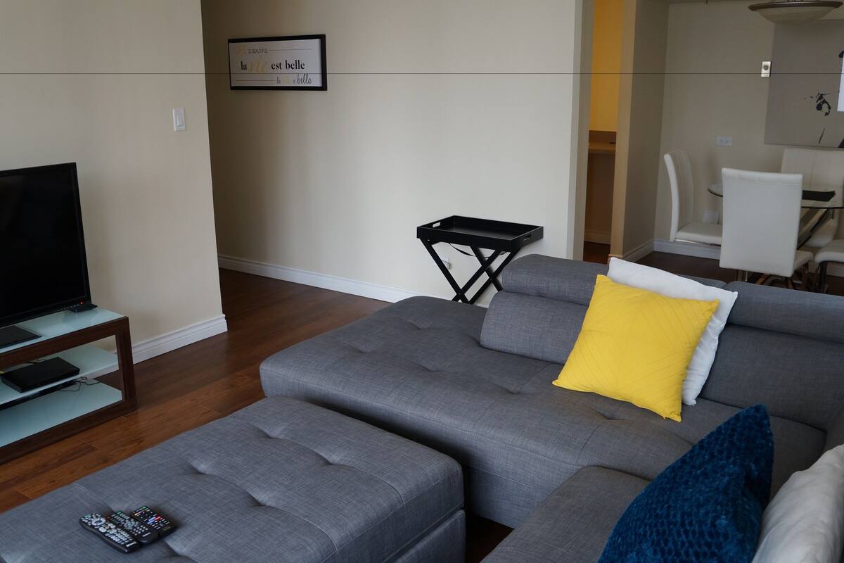 Condo 2 Bedroom: 618 5 AVE SW, Calgary T2P 3S2 