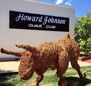 Property grounds - Howard Johnson Olmue (Olmue)