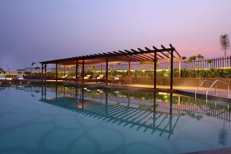 Piscina. Radisson Blu Jammu