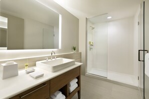ฝักบัว, ของใช้ในห้องน้ำฟรี, ผ้าเช็ดตัว, สบู่