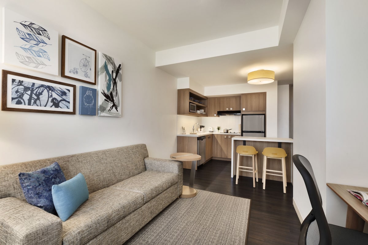 full-sized fridge, microwave, stovetop, dishwasher