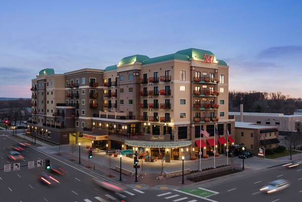 A multi-story hotel with a green roof, balconies with flower boxes, and a sign reading "500".
