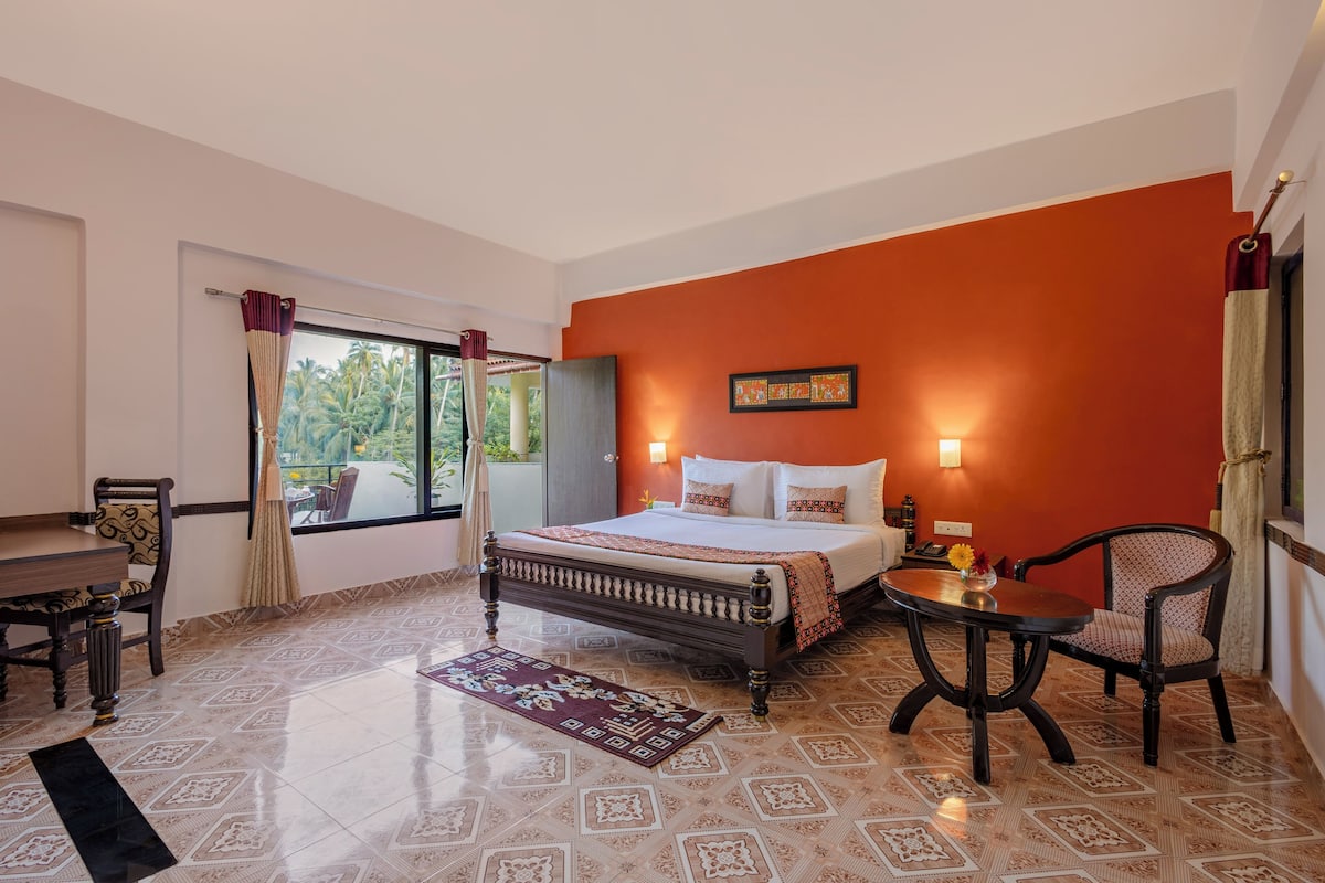 Classic Room Heritage Block with Sit out | Biancheria da letto di alta qualità, una scrivania, tende oscuranti
