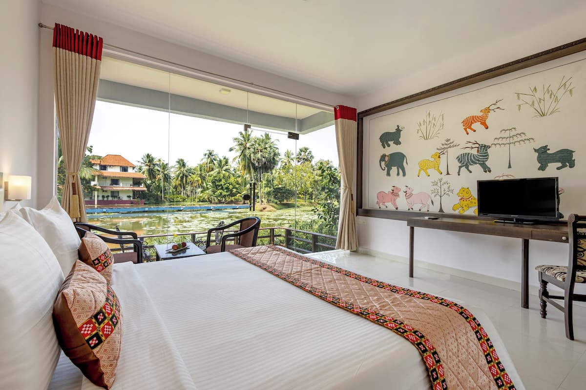 Premium bedding, desk, blackout curtains
