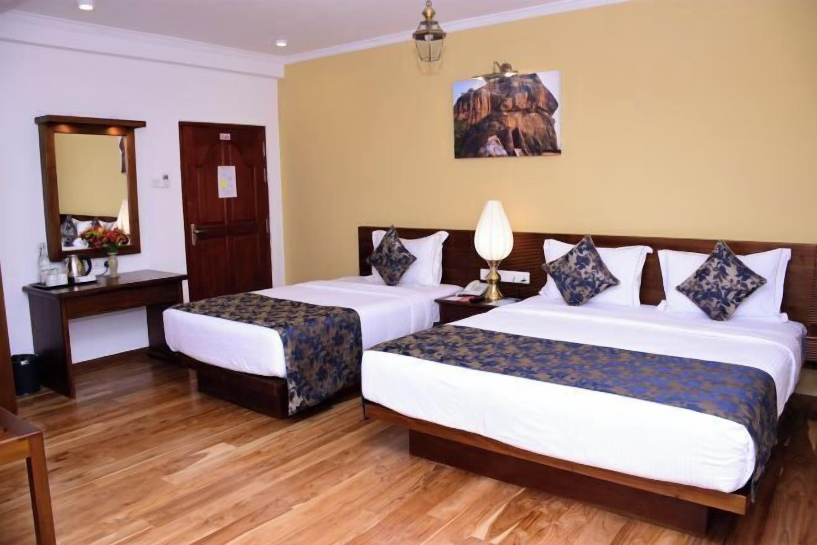 Coffres-forts dans les chambres, bureau, fer et planche à repasser