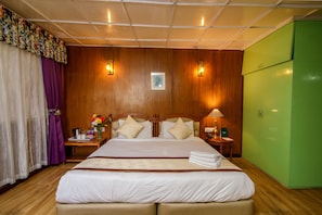 Deluxe-Doppelzimmer, 1 Schlafzimmer | 1 Schlafzimmer, Zimmersafe, Schreibtisch, schallisolierte Zimmer
