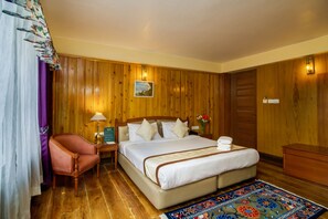 Deluxe Room | In-room safe, desk, soundproofing, iron/ironing board - Muscatel Himalayan Resort (Darjeeling)