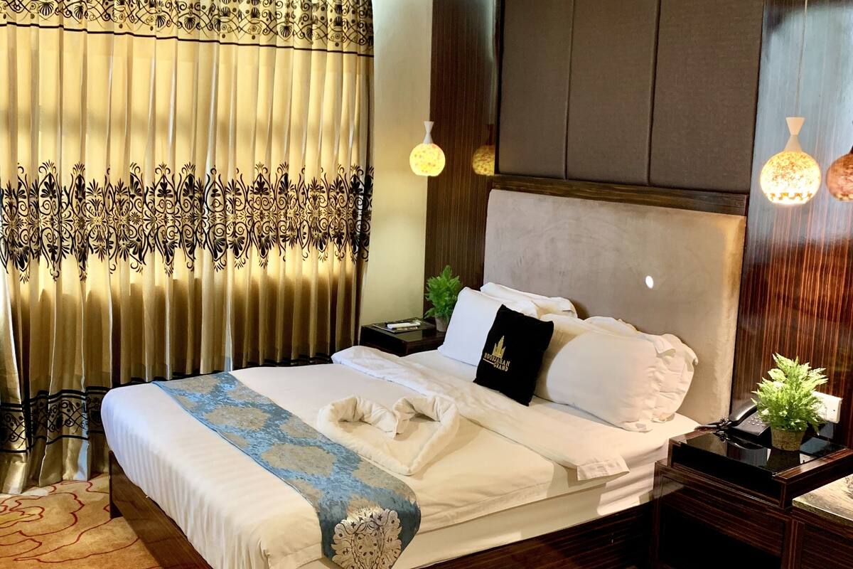 minibar, in-room safe, desk, rollaway beds