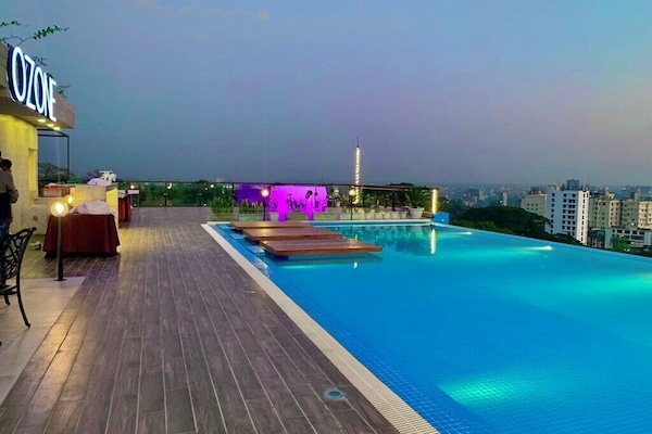 Outdoor pool, open 8:00 AM to 6:00 PM, free pool cabanas, pool loungers