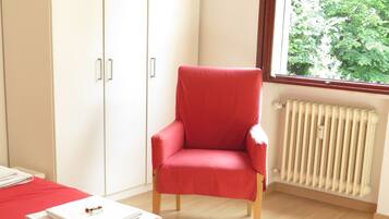 Desk, soundproofing, free WiFi