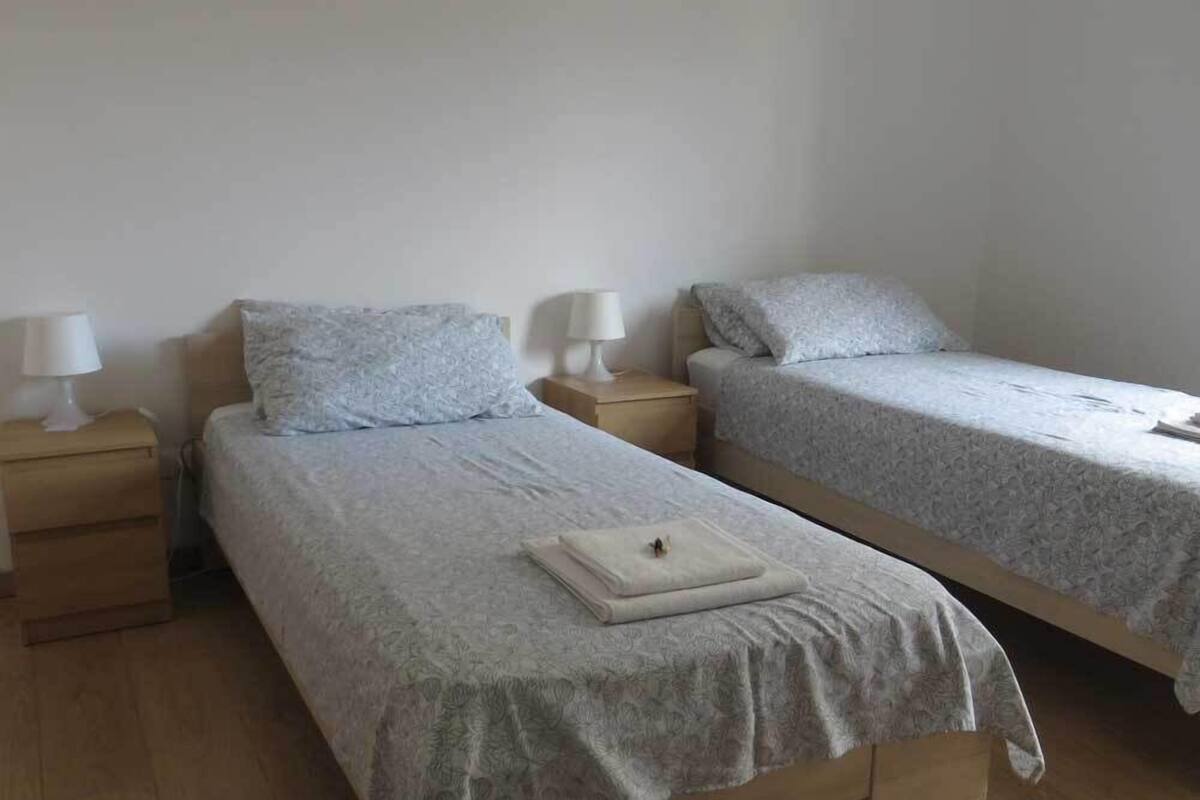 Twin Room, 2 Single Beds | Desk, soundproofing, free WiFi