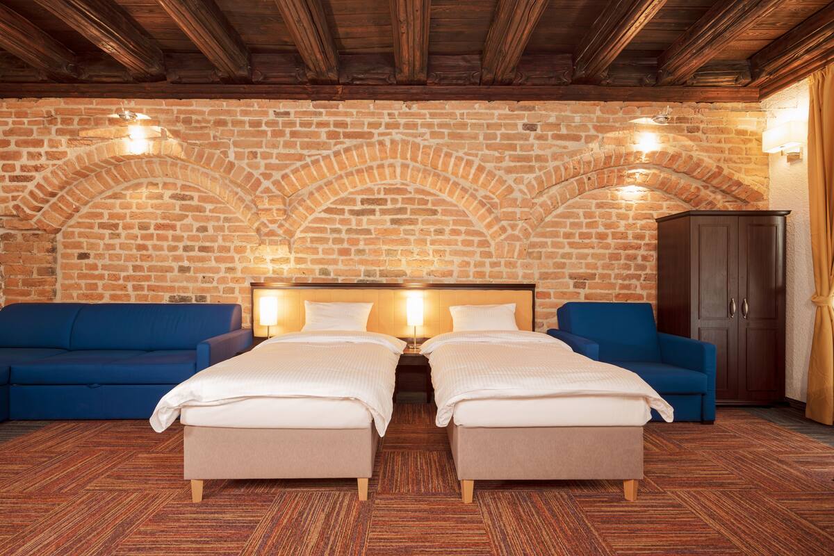 deluxe double or twin room | premium bedding, in-room safe, desk, laptop workspace