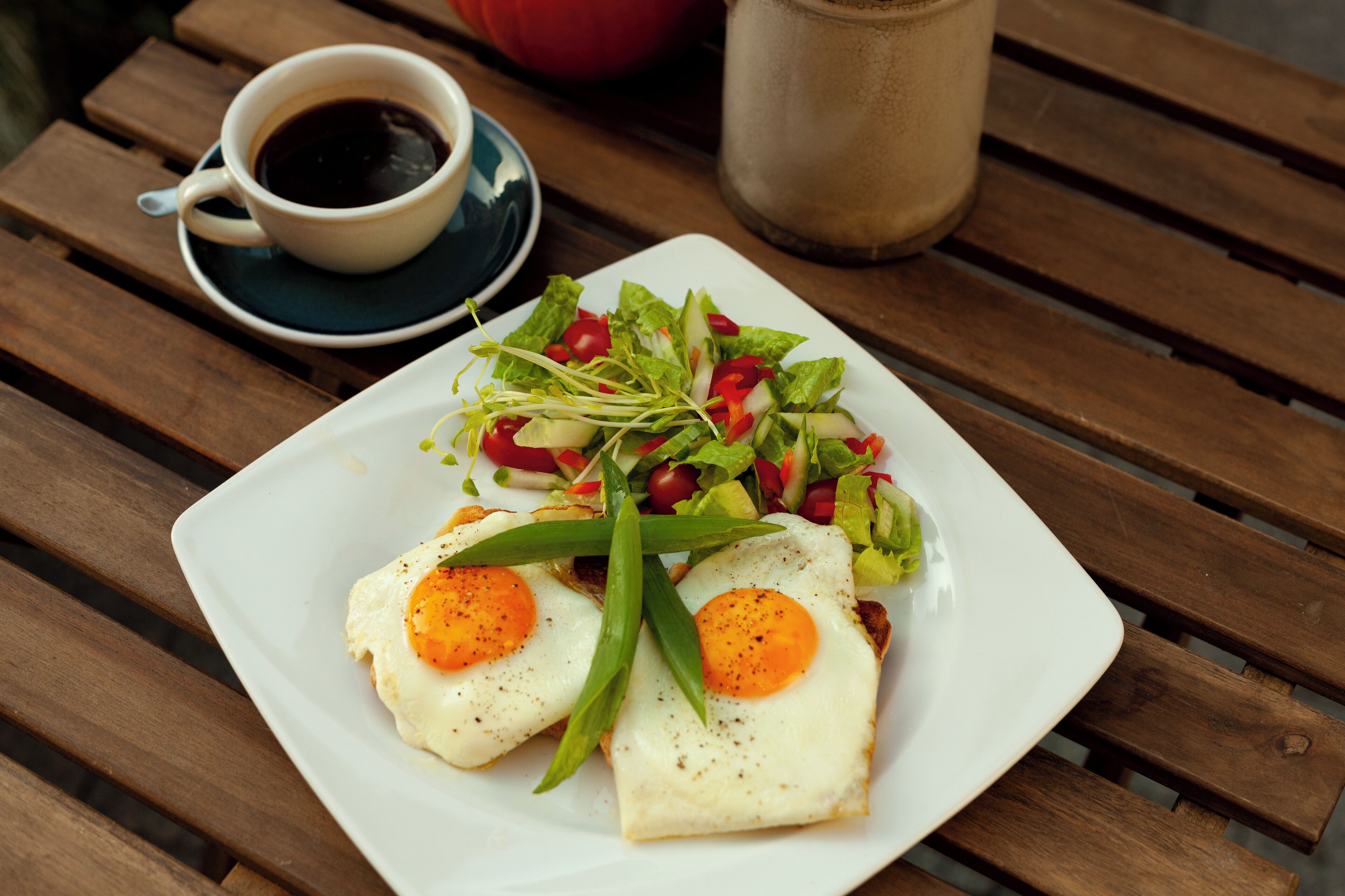 daily buffet breakfast (pln 65 per person)