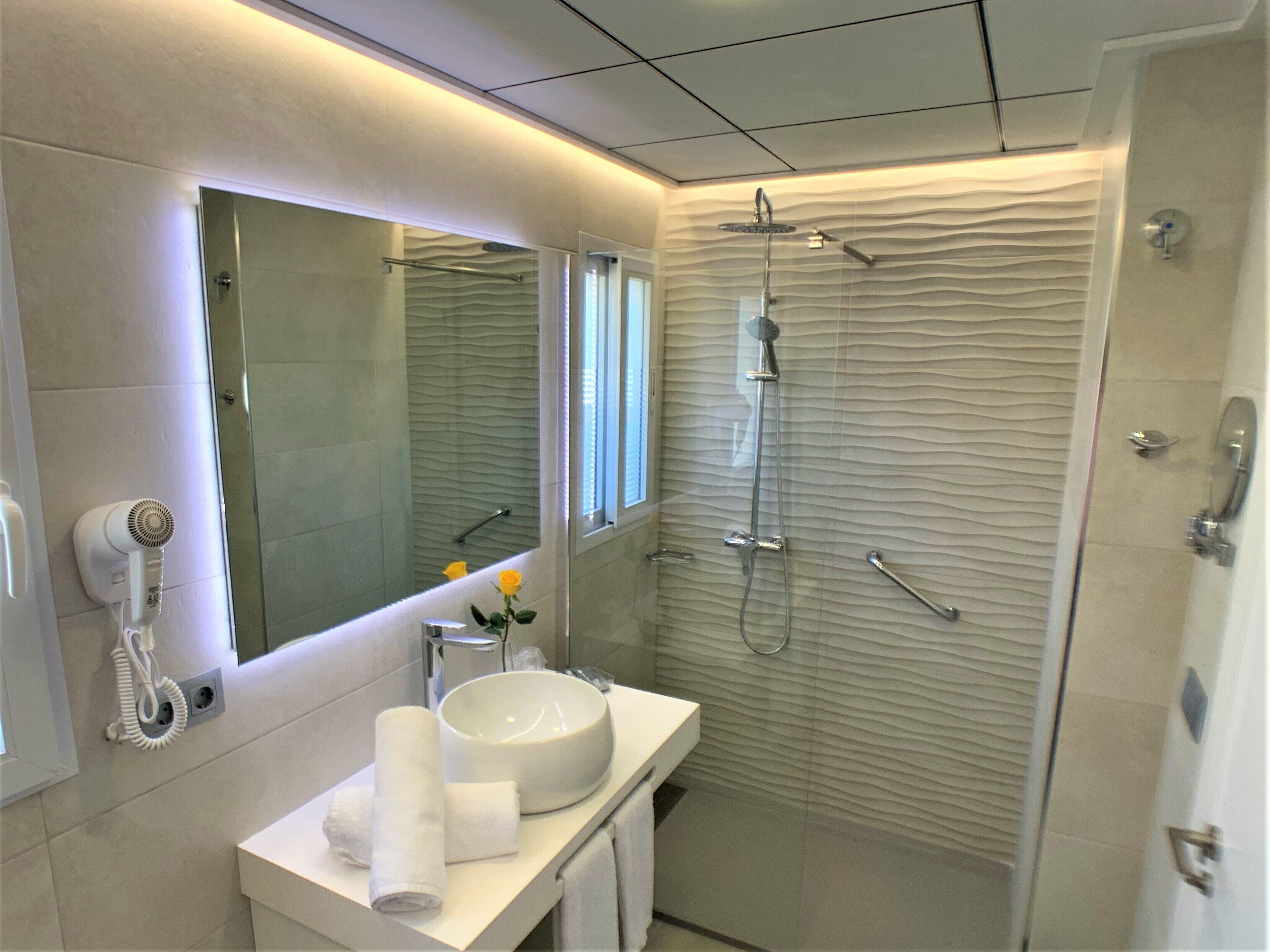 shower, free toiletries, hair dryer, towels