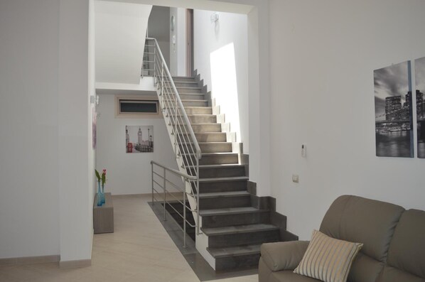 22-inch LED TV with digital channels, TV - B&B Kristal (Cinisi)