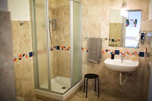 Triple Room, Patio | Bathroom | Shower, hair dryer, bathrobes, towels - B&B Kore (Castellammare del Golfo)