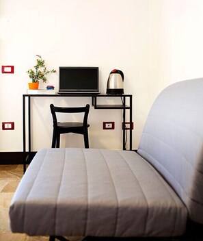 Habitació triple, pati | Equipament de l'habitació