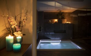 Bañera de hidromasaje interior