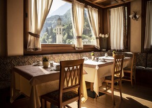 Desayuno buffet todos los días (con cargo)