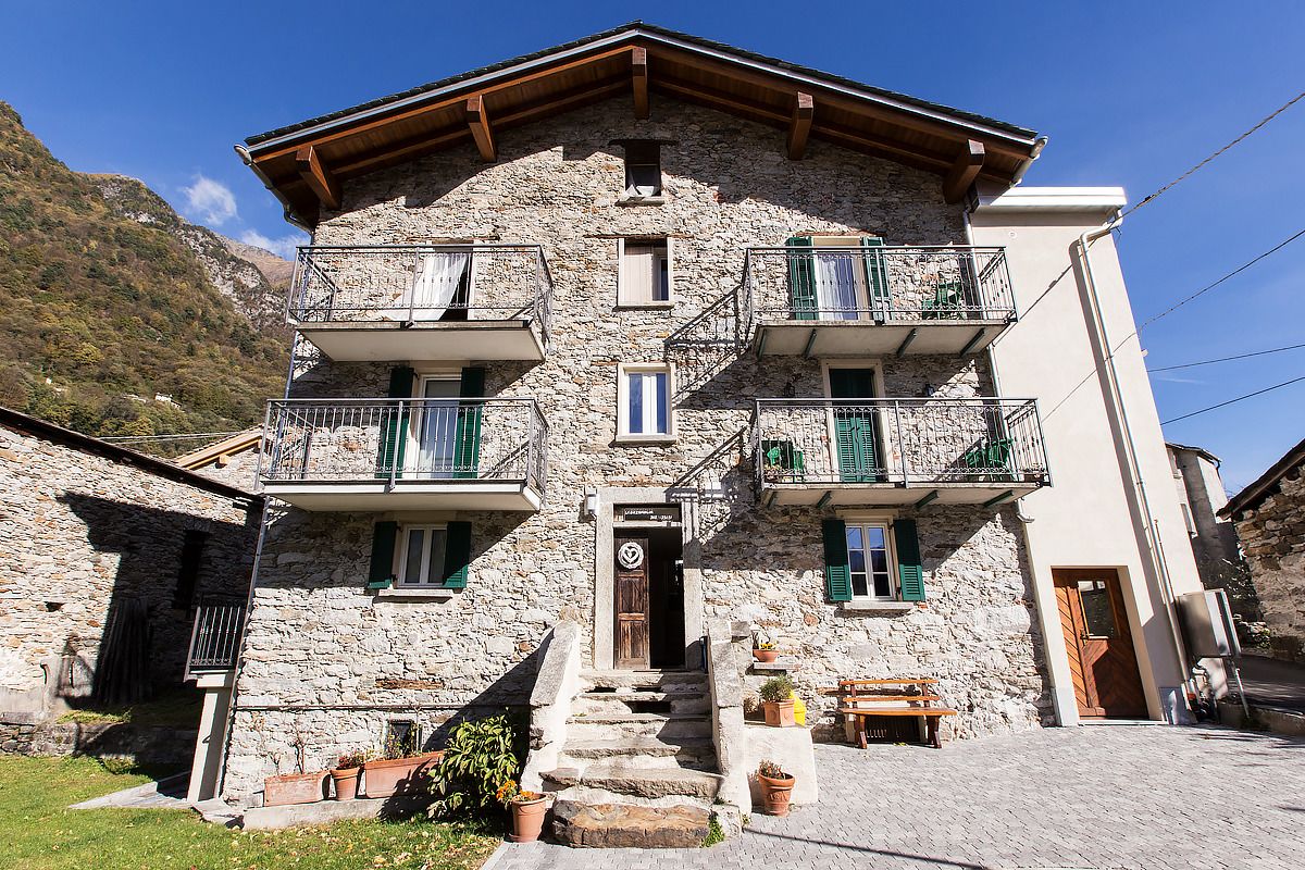 Apartment via Bassani 12 (Ca Bregaglia) | In-room safe, desk, free WiFi