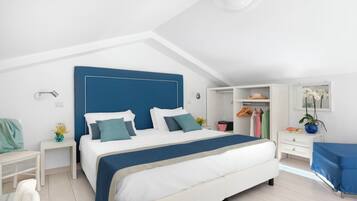 Toetasjesleilighet, sjøutsikt (Ortensia) | 1 soverom, safe på rommet, individuelt dekorert og individuelt innredet