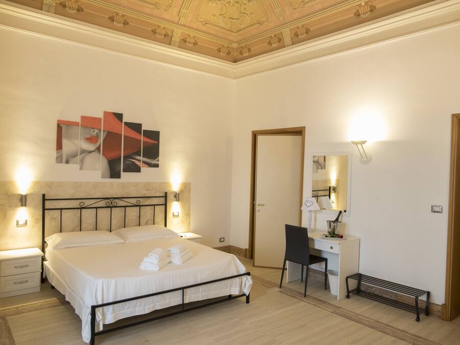 Superior Room, Balcony | Premium bedding, minibar, in-room safe, desk